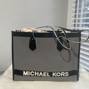 Large Michael KORS Tote! Block letters black and white